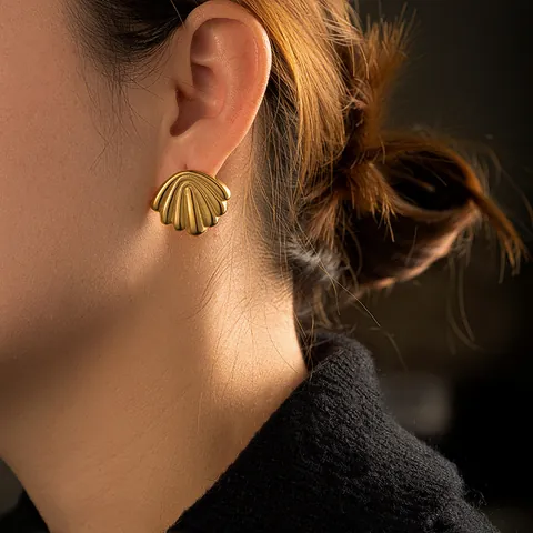 Vintage 18k Gold Plated Stainless Steel Stud Earrings Shell Fan Shape Hammered Texture Retro Jewelry For Women Party