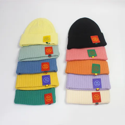 Kinderen Winter Warme Gebreide Muts Beanie Zacht Acryl Ribgebreide Cap Met Smiley Patch Outdoor Thermische Schedel Cap Voor Jongens Meisjes