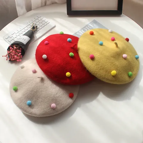 Süße Mehrfarbige Bommel Wollbaskenmütze Für Damen Und Kinder Warme Vintage Handgemachte Filzmaler-Hut Herbst Winter Modeaccessoire