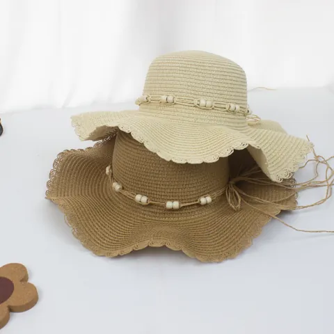 Damen Mädchen Sommer Stroh Sonnenhut Breite Krempe Wellenrand Strandhut Mit Holzperlen Schleife Faltbar UV-Schutz Reisehut