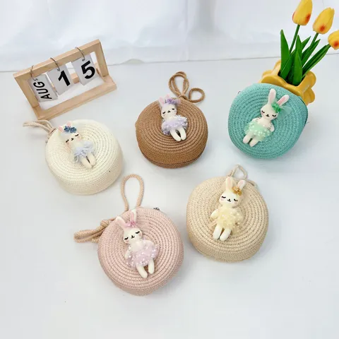 Kinder Strohgeflecht Kreisförmige Umhängetasche Mit Süßer Hasenpuppe Dekoration Sommer Strand Crossbody Tasche Für Kleine Mädchen