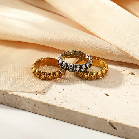 Anillo de Acero de Titanio con Relieve de Calavera Gótica Vintage Estilo Punk Hip Hop Anillo de Banda con Patrón de Calavera 3D Joyería para Mujer Regalo de Fiesta