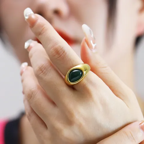 Anillo de Acero de Titanio Chapado en Oro de 18K Vintage Con Gema Verde Ovalada Joyería De Moda Retro Minimalista Para Mujer