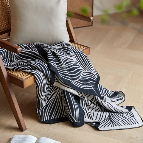 Nordic Artist Style Leaf Jacquard Knitted Throw Blanket Acrylic Soft Decorative Sofa Nap Blanket For Home Living Room Bedroom