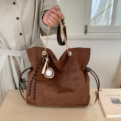 Vintage Faux Suede Large Capacity Tote Bag For Women Solid Color Drawstring Shoulder Bag With Gold Chain Strap Retro Underarm Bag