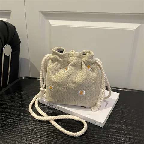 Dames Casual Emmer Tas Madeliefje Borduurwerk Geweven Trekkoord Schoudertas Crossbody Tas Klein Mode Handtas Voor Dagelijks