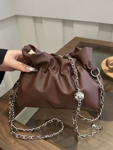 Bolso Nube Plisado de Cuero PU Minimalista Moderno para Mujer Color Sólido Bolso Bandolera de Hombro Con Cadena de Metal Diario