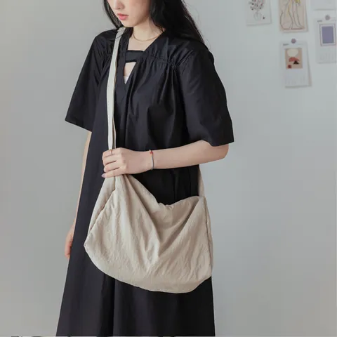 Bolso Bandolera de Nylon Plisado de Gran Capacidad para Mujer Estilo Minimalista Japonés Color Sólido Bolso de Hombro Hobo Messenger