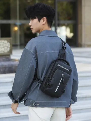 Sac de Poitrine Multifonctionnel en PU Nylon Imperméable pour Hommes Sac à Bandoulière Décontracté Extérieur Avec Port de Charge USB