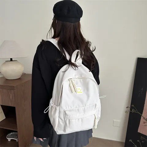 Sac à Dos de Style Japonais pour Femmes Étudiants Cartable Simple en Tissu Oxford Sac de Voyage Léger à la Mode Avec Patch Smiley