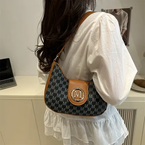 Damen Vintage Buchstaben-Druck Achseltasche Aus PU-Leder Mit Goldener Metallschnalle Mode Schultertasche Hobo Für Freizeit Und Pendeln