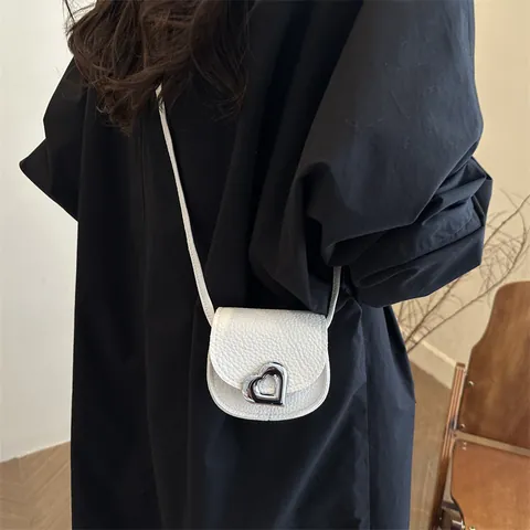 Mini Heart Buckle Saddle Bag Cute PU Leather Crossbody Bag For Kids Girls Fashionable Small Coin Purse Shoulder Bag