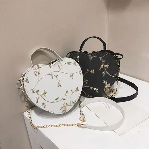 Sac Bandoulière Femme en Cuir PU Forme de Cœur Broderie Florale Poignée Supérieure Chaîne en Métal Sac à Épaule pour Fête Quotidienne