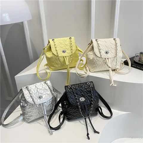 Damen Herz Gesteppt Mini Rucksack PU Leder Mode Street Casual Kleiner Büchersack Metallkette Strap Drehverschluss Handtasche Für Mädchen