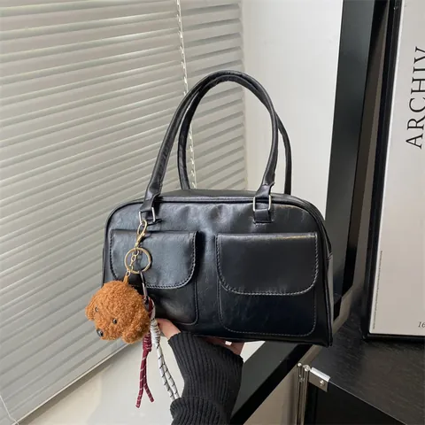 Bolso de Hombro Vintage de Cuero de PU para Mujer 2024 Nueva Tendencia de Moda Bolso de Axila Multiusos de Bolsillos Múltiples con Colgante Perro de Peluche