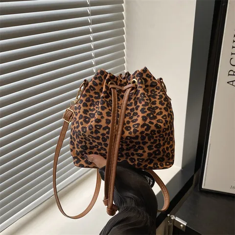 Moda Donna Stampa Leopardata Borsa a Secchiello Coulisse Elegante Tela Nylon Tracolla Casual Viaggio Messenger Bag