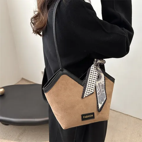 Sac Fourre-Tout Vintage en Cuir PU pour Femme Texture Daim Grande Capacité Sac à Épaule Avec Foulard en Satin Décoratif
