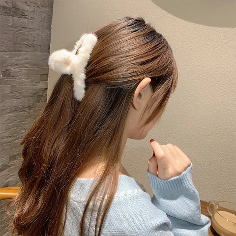 Vintage Faux Fur Plush Hair Claw Clip Elegant Large Shark Clip For Women Korean Style Autumn Winter Hair Accessories Gift