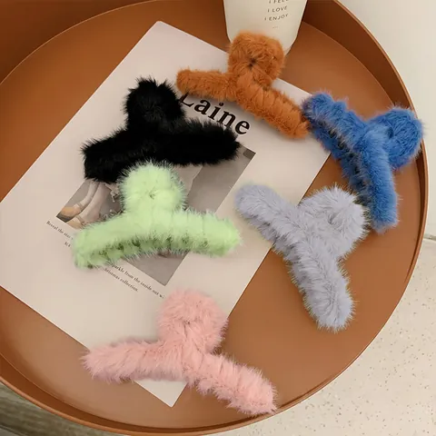 Elegant Women Plush Hair Claw Clip Faux Fur Large Shark Clip Soft Fluffy Winter Hairpin Fashion Hair Accessories