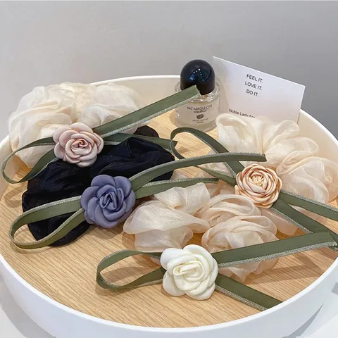 Elegante Coletero Grande de Organza con Flor de Camelia y Lazo de Cinta Coletero Vintage Francés para Mujer