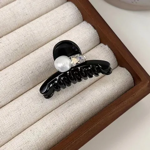 Korean Style Mini Resin Hair Claw Clip With Faux Artificial Pearl And Rhinestone Heart Elegant Small Hair Clip For Women Hair Accessories