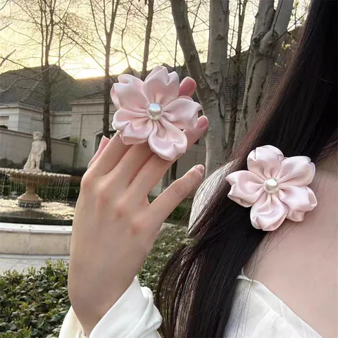 Pince à Cheveux et Broche en Satin Rose Fleur de Cerisier Avec Décoration de Künstliche Perles Accessoires de Cheveux Femme
