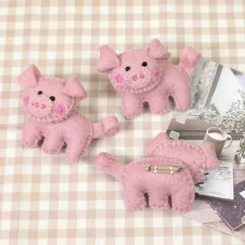Handmade Wool Felt Pink Pig Brooch For Women Kids Cute Cartoon Animal Pin Anti-Exposure Badge For Coat Sweater Decoration Gift