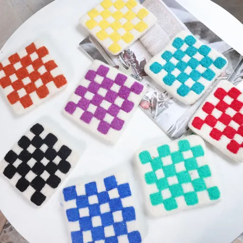 Handmade Checkerboard Wool Felt Coasters Square Heat Insulated Table Mats Non Slip Cup Mats Home Desktop Decoration Gift