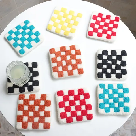 Handmade Checkerboard Wool Felt Coasters Square Heat Insulated Table Mats Non Slip Cup Mats Home Desktop Decoration Gift