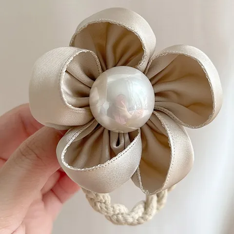 Élastique à Cheveux Fleur de Camélia Élégant Grande Künstliche Perle Satinée Style Hepburn Scrunchies pour Femmes Accessoires Quotidiens