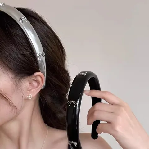 Serre-tête en Cuir PU Rembourré de Style Coréen pour Femmes Élégant Nœud en Métal Argenté Bandeau Design de Niche Hoop de Tête Accessoire Cheveux Mode