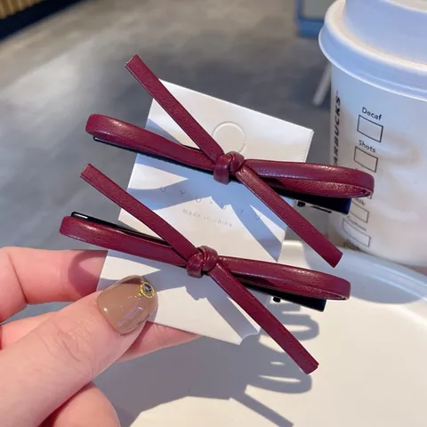 Damen PU Leder Schleife Haarspange Dunkelrot Seitenclip Süß Cool Pony Clip Handgefertigter Haarschmuck Für Den Alltag
