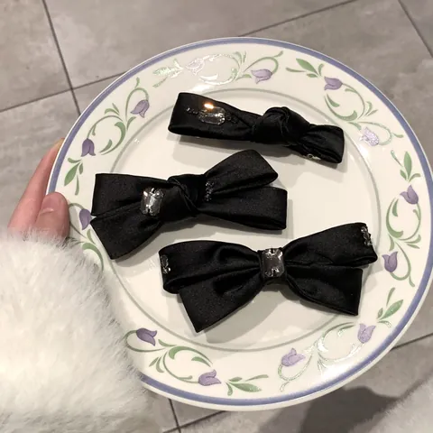 Französischer Eleganter Schwarzer Satin Schleifen Haarclip Für Damen Luxus Glitzernder Strass Federclip Minimalistisches Haarstyling Zubehör
