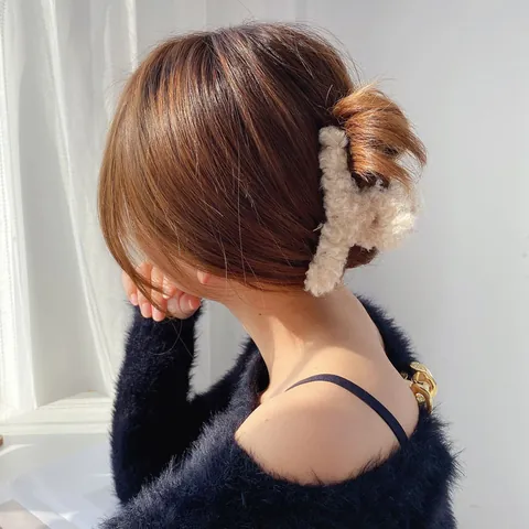 Damen Plüsch Haarklammer Weiches Kunstfell Lammfleece Großer Haifisch-Clip Herbst Winter Warme Haarschmuck Täglich Dating Koreanischer Stil