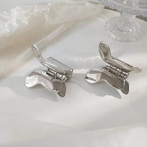 Elegant Metal Butterfly Hair Claw Clip Silver Mirror Finish Non-Slip Strong Hold Hair Catch Jaw Clamp For Women Fashion Hair Accessories