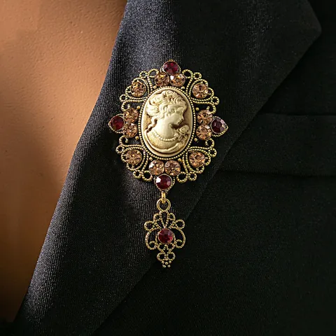 Vintage Victorian Style Cameo Brooch For Women Gold Plated Hollow Out Alloy Rhinestone Portrait Pendant Brooch Pin Jewelry
