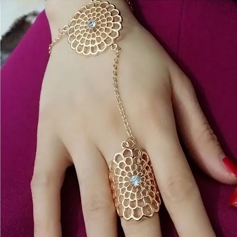 Bohemian Alloy Hollow Flower Hand Harness With Rhinestone Inlay Gold Silver Plated Integrated Finger Ring Bracelet For Women
