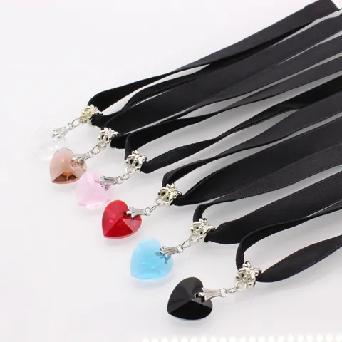 Vintage Heart Crystal Velvet Choker Necklace For Women Sweet Alloy Pendant Necklaces Gothic Fashion Jewelry Accessory
