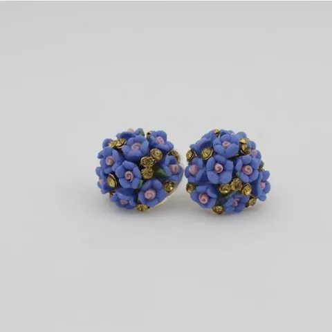 Boucles d'Oreilles Clous en Alliage Strass et Fleur de Céramique Style Coréen pour Femmes Bijoux Floraux 3D Élégants