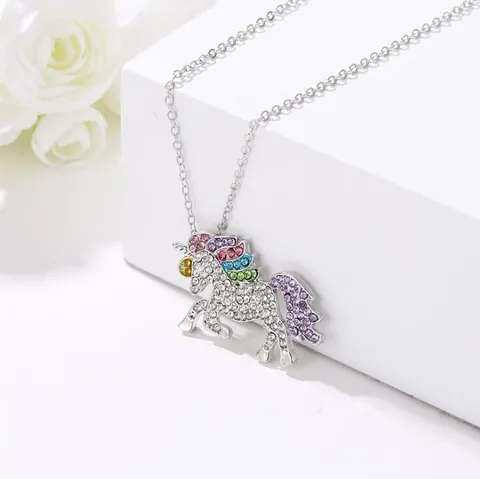 Collier Pendentif Licorne en Alliage et Strass Plaqué Argent Bijoux Animaux Colorés pour Femmes Filles Cadeau d'Anniversaire