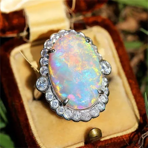 Anillo de Opale Sintético Ovalado Vintage para Mujer Retro Aleación Plateada con Diamantes de Imitación Halo Anillo Boda Fiesta Joyería
