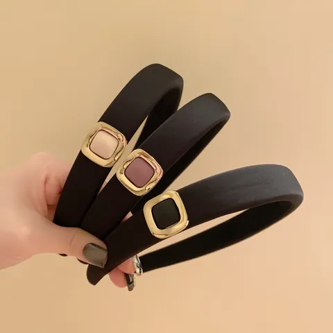 Vintage Padded Satin Headband For Women Elegant Black Hair Band With Square Metal Buckle Retro Minimalist Hair Accessories