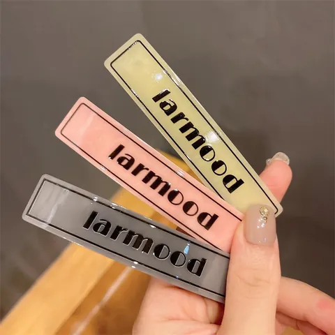 Épingle à Cheveux Rectangulaire en Acrylique Vintage Style Coréen Avec Imprimé Lettre Larmood Accessoires Cheveux Femme