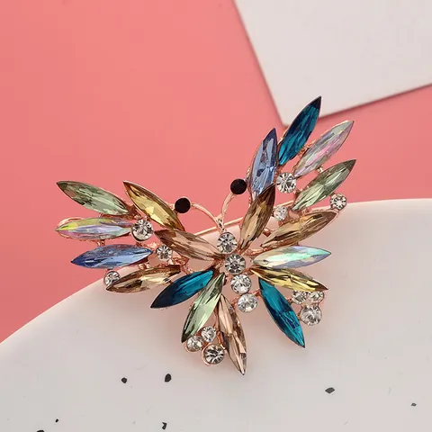Mode Kleurrijke Strass Vlinder Broche Voor Vrouwen Rose Verguld Marquise Kunstkristal Dierlijke Broche Pin Voor Bruiloft Banket Cadeau