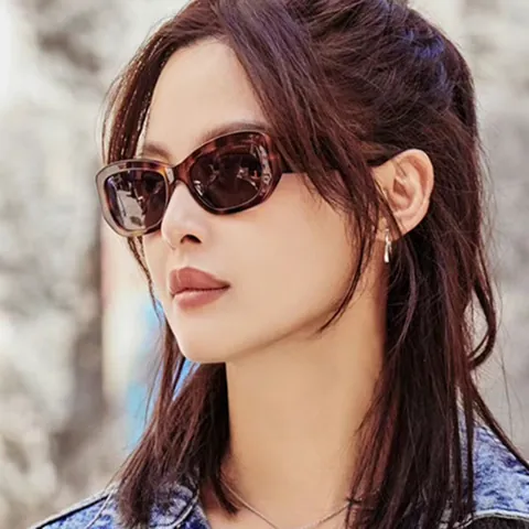 Retro Small Square Frame Sunglasses For Women Fashion PC Frame AC Lens UV400 Protection Vintage Sun Glasses Outdoor Travel Party Jewelry Accessory