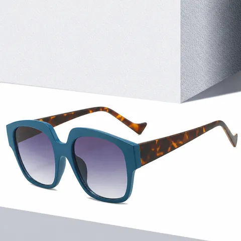 Women Vintage Oversized Square Sunglasses UV400 Protection Fashion PC Frame Gradient Lens Outdoor Eyewear Travel Sunshade Accessories