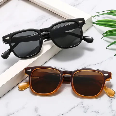 Lunettes de Soleil Rétro Rondes Femmes Monture PC Protection UV400 Rivets Vintage Mode Outdoor Eyewear Pour Voyage Fête