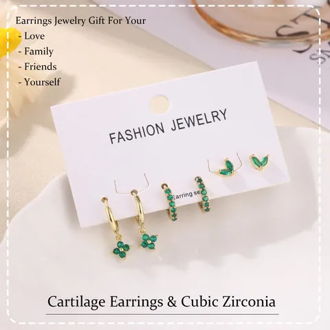 Collezione di Orecchini in Ottone Placcato Oro 14K con Zirconia Verde Smeraldo Vintage Stella Quadrifoglio Foglia Lobo Cerchio Huggie Orecchini Donna Gioielli Regalo