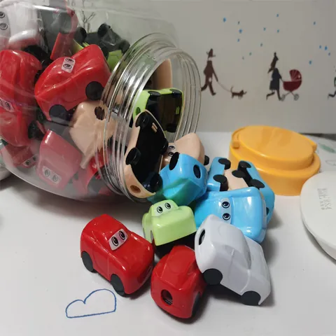Sacapuntas Creativo con Forma de Coche de Dibujos Animados Manual un Agujero Papelería Escolar Colores Caramelo