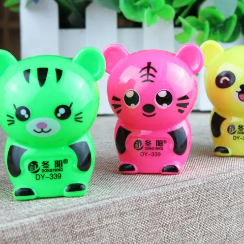 Cute Cartoon Animal Shaped Manual Pencil Sharpener Plastic Tiger Panda Bear Desktop Stationery For Kids School Students Gift